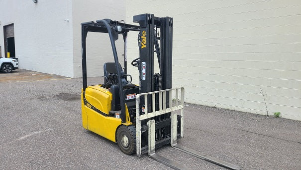 Yale ERP030 3000 lb Capacity + 3 Stage Mast + Sideshift + $595/Month
